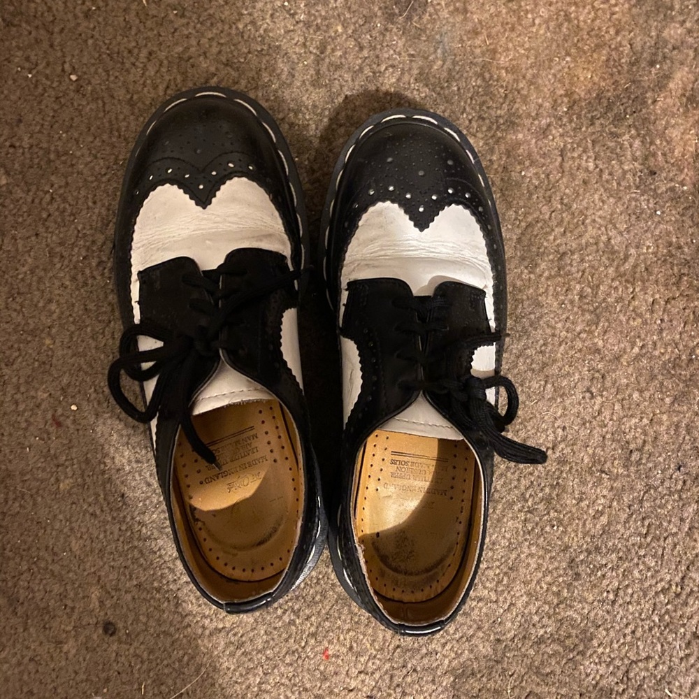 Dr marten Brogue wingtip shoe